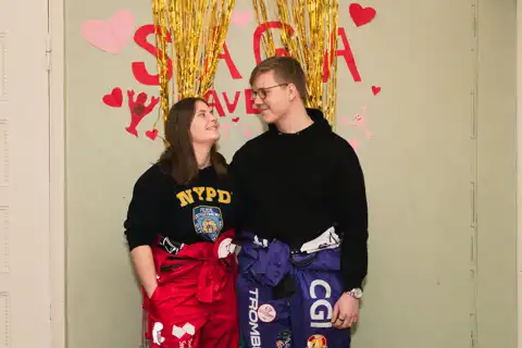 Kuva Veerasta ja Sakusta kaverisitseillä.